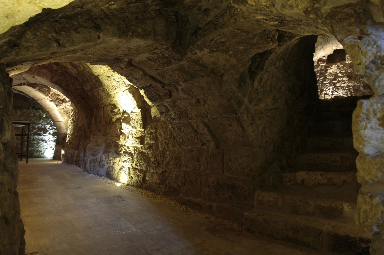 Cuevas abovedadas bajo la posada